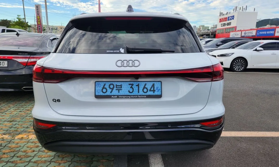 Audi Q6 e-tron — фото 6