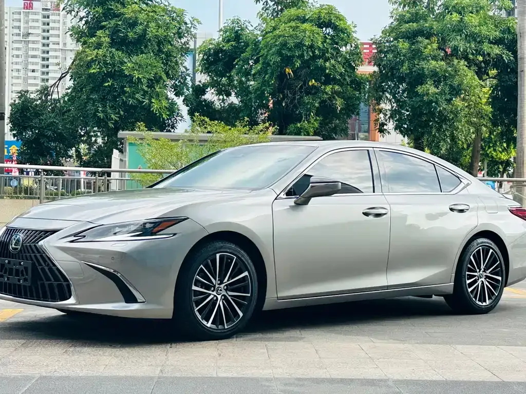 Lexus ES — фото 1