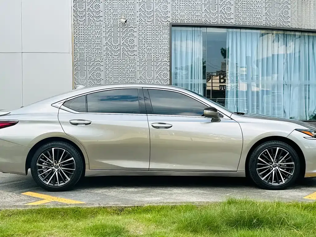 Lexus ES — фото 3
