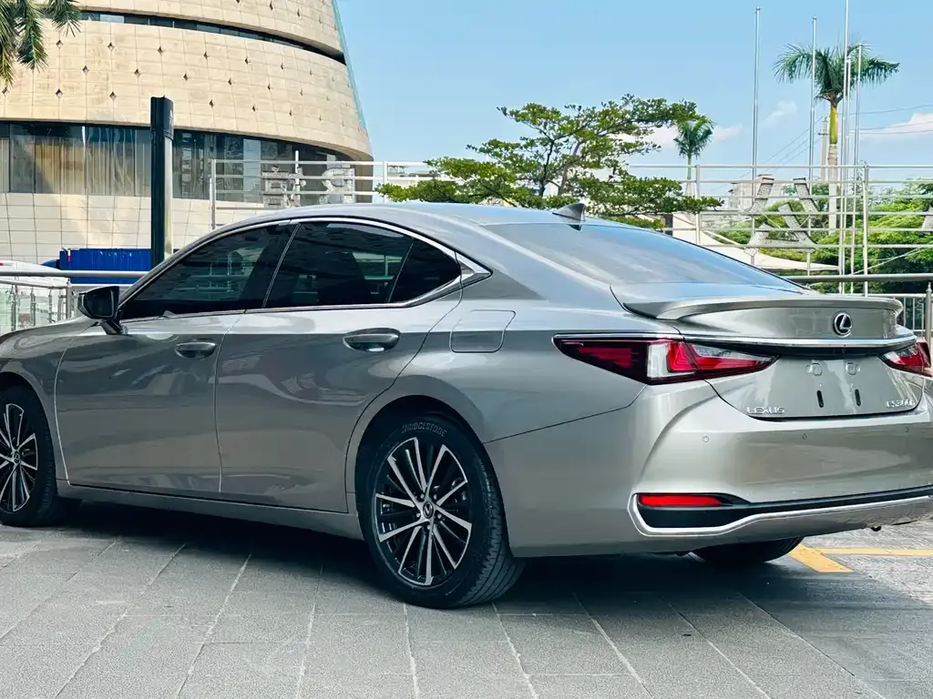 Lexus ES — фото 7