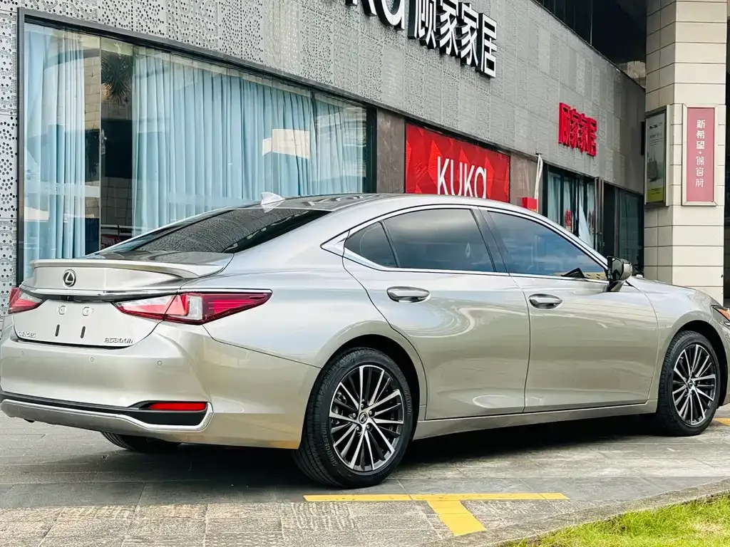 Lexus ES — фото 6