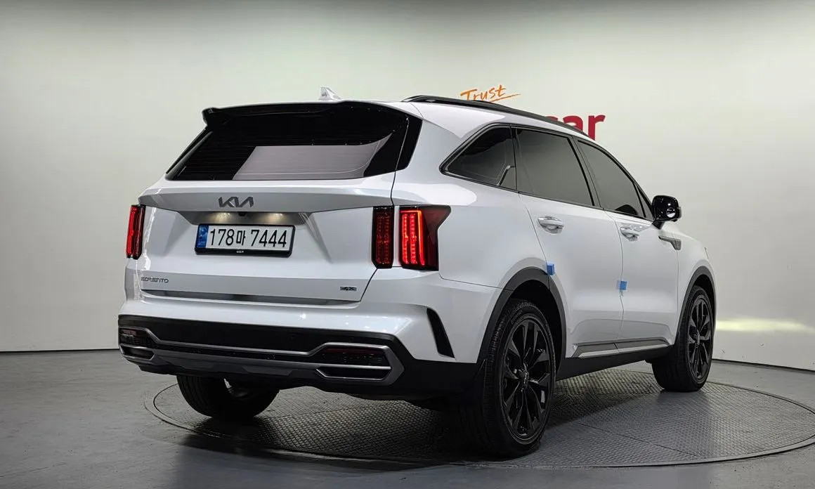 Kia Sorento — фото 5