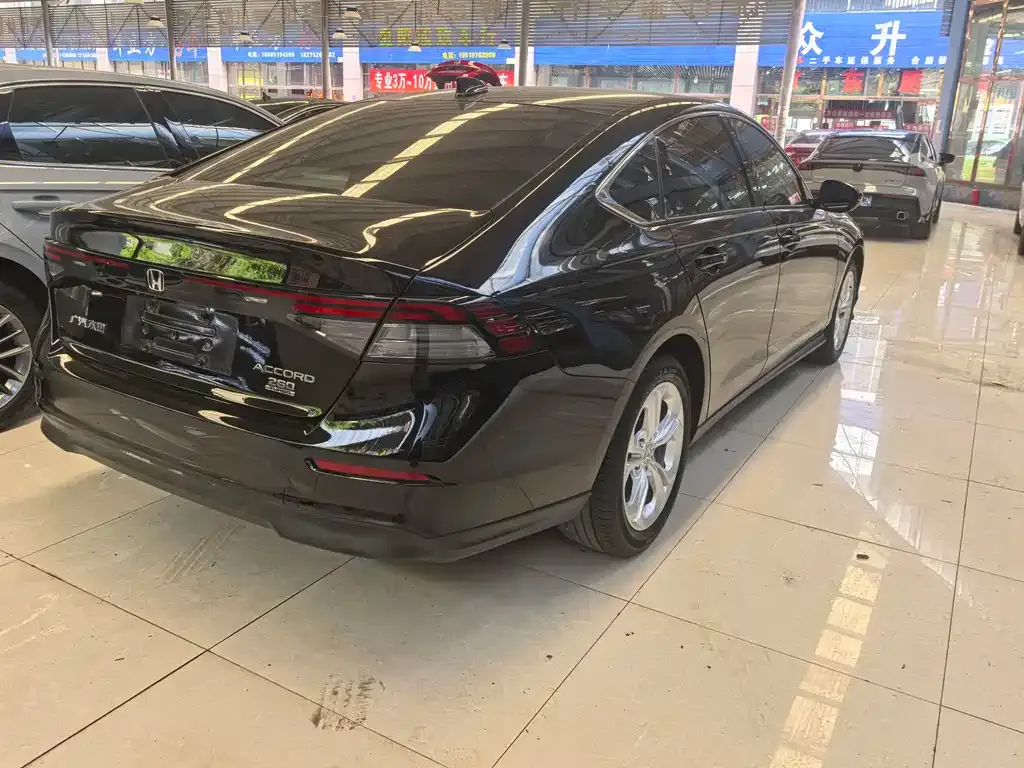 Honda Accord — фото 10
