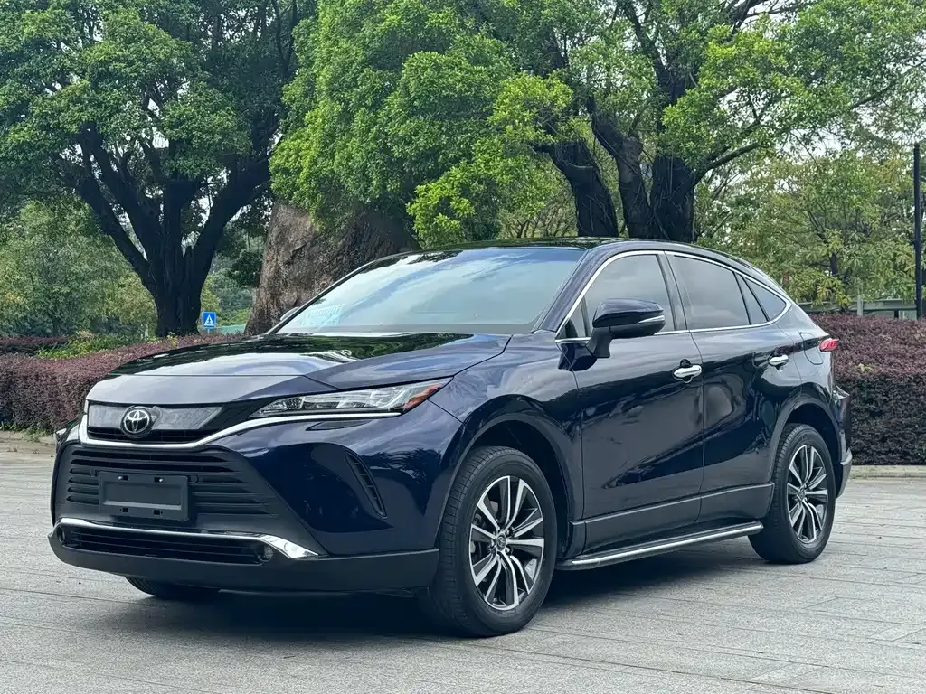 Toyota Harrier — фото 1