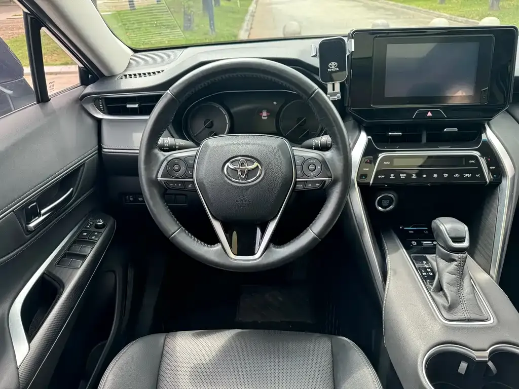 Toyota Harrier — фото 3