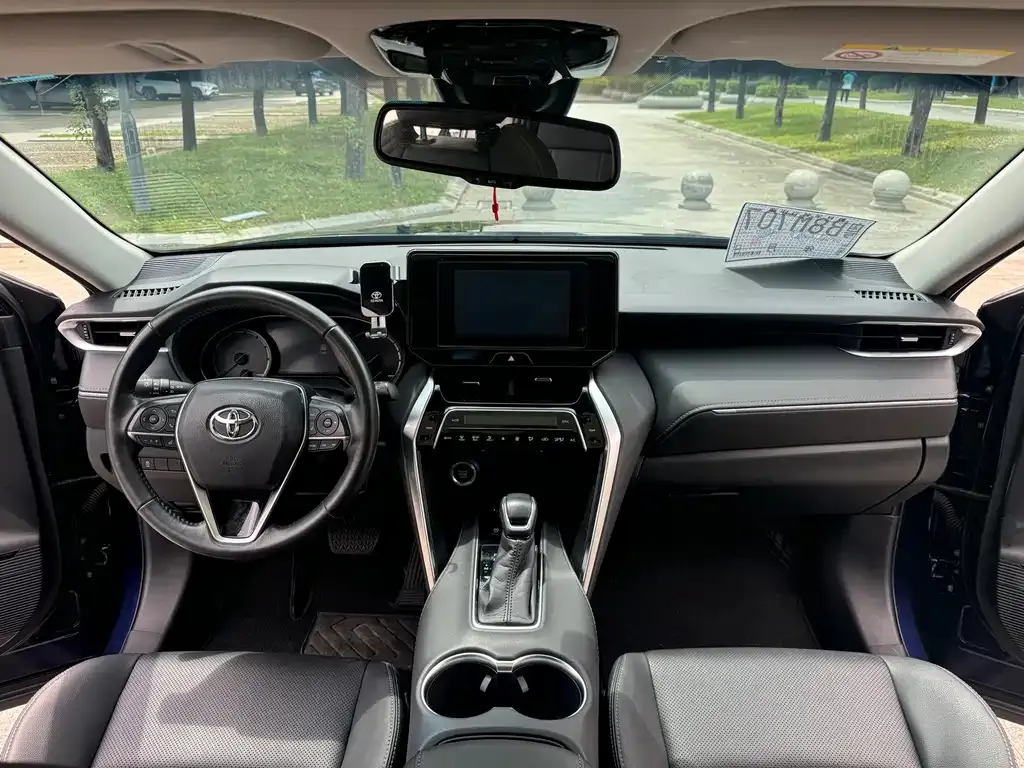 Toyota Harrier — фото 2