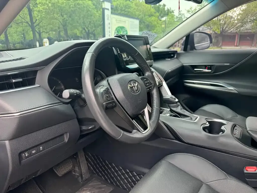 Toyota Harrier — фото 4