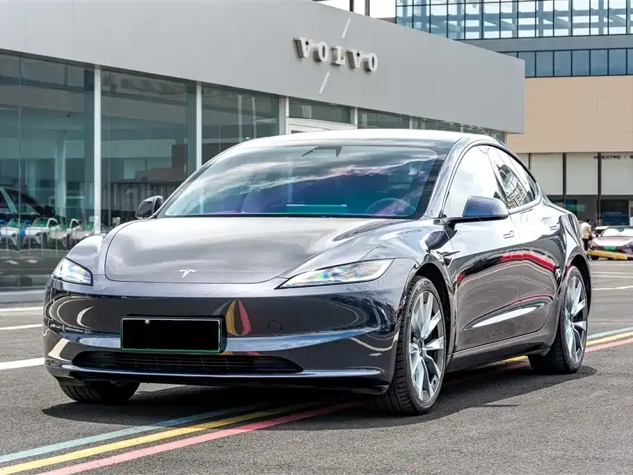 Tesla Model 3 — фото 1