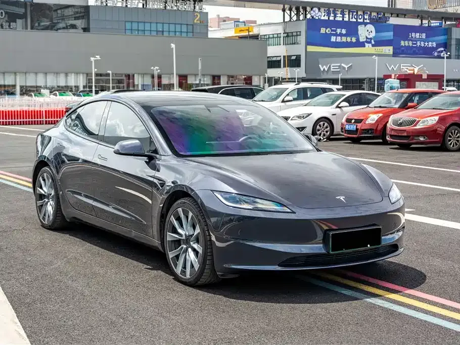 Tesla Model 3 — фото 10