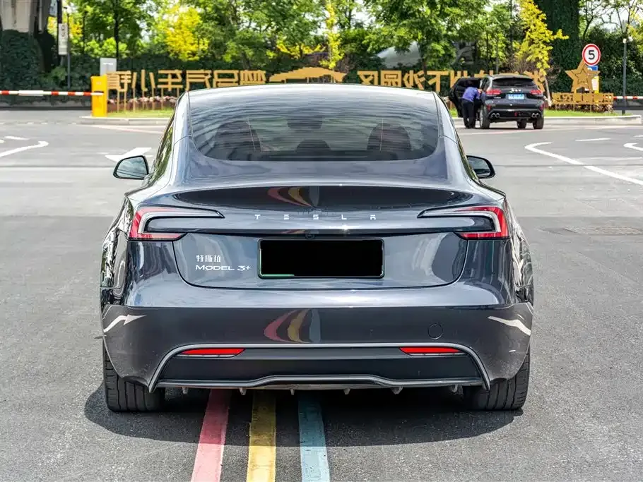 Tesla Model 3 — фото 7