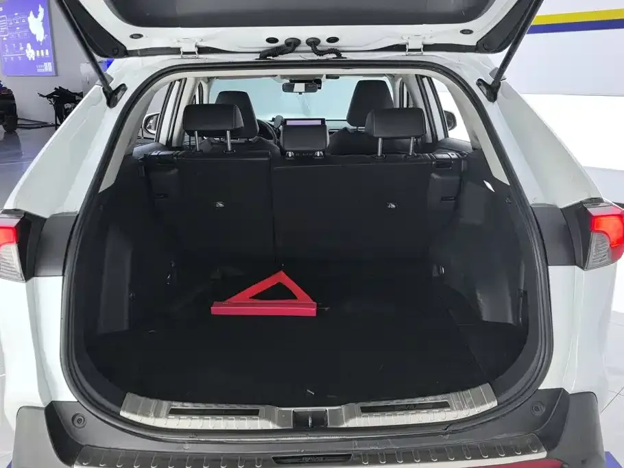 Toyota RAV4 — фото 9