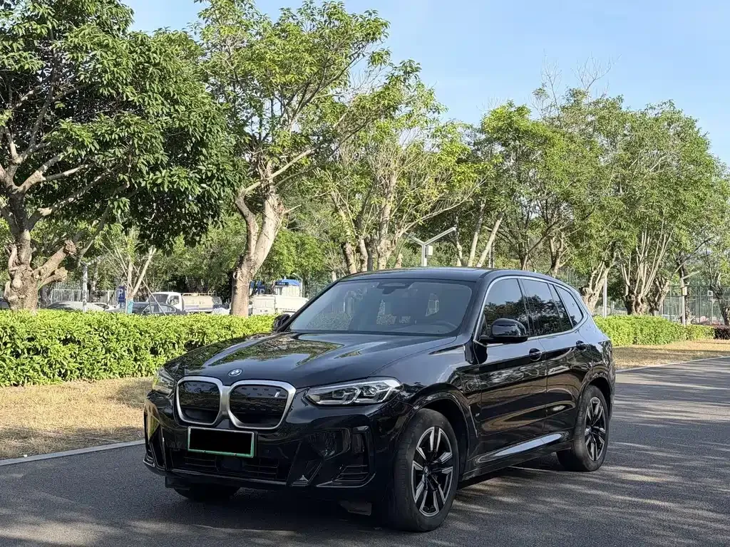 BMW iX3 — фото 1
