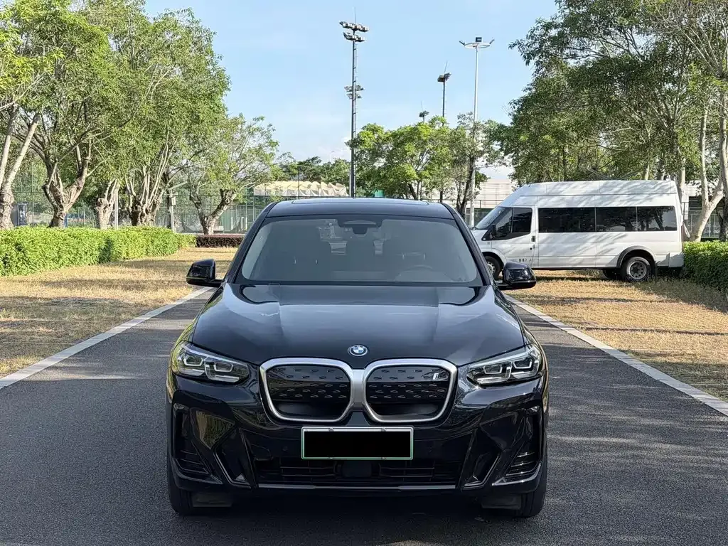 BMW iX3 — фото 4
