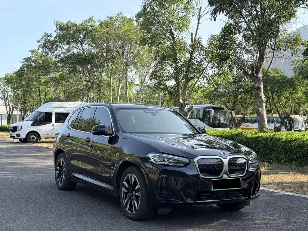 BMW iX3 — фото 8