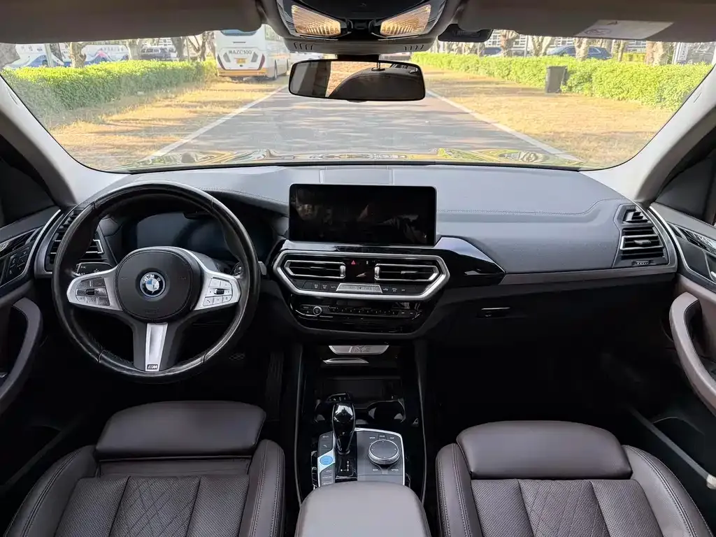 BMW iX3 — фото 2
