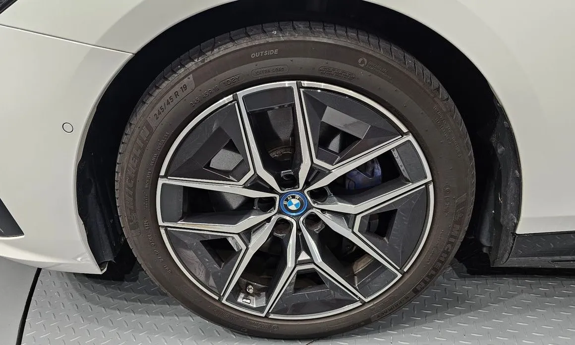 BMW i5 — фото 7