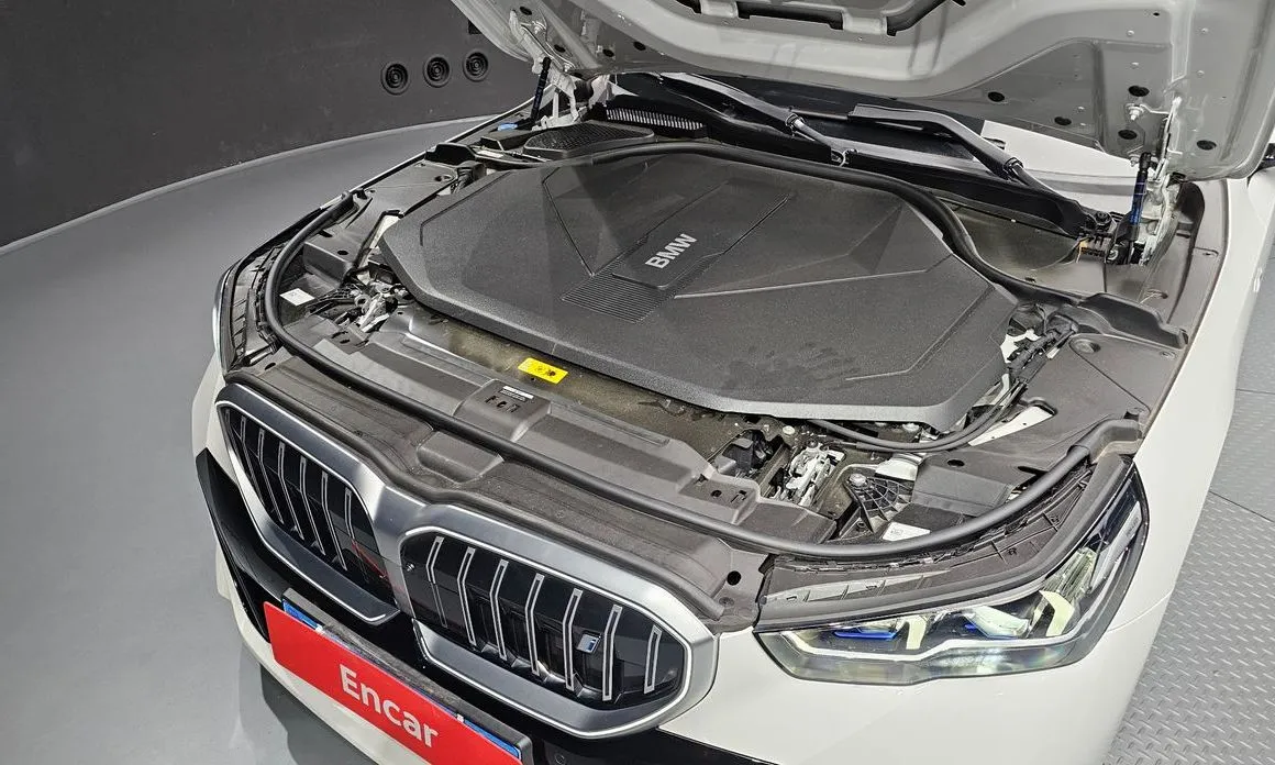 BMW i5 — фото 10