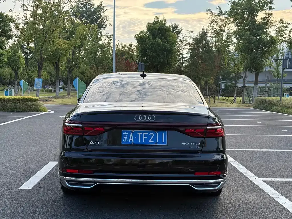 Audi A8 — фото 7