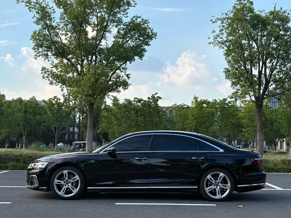 Audi A8 — фото 6