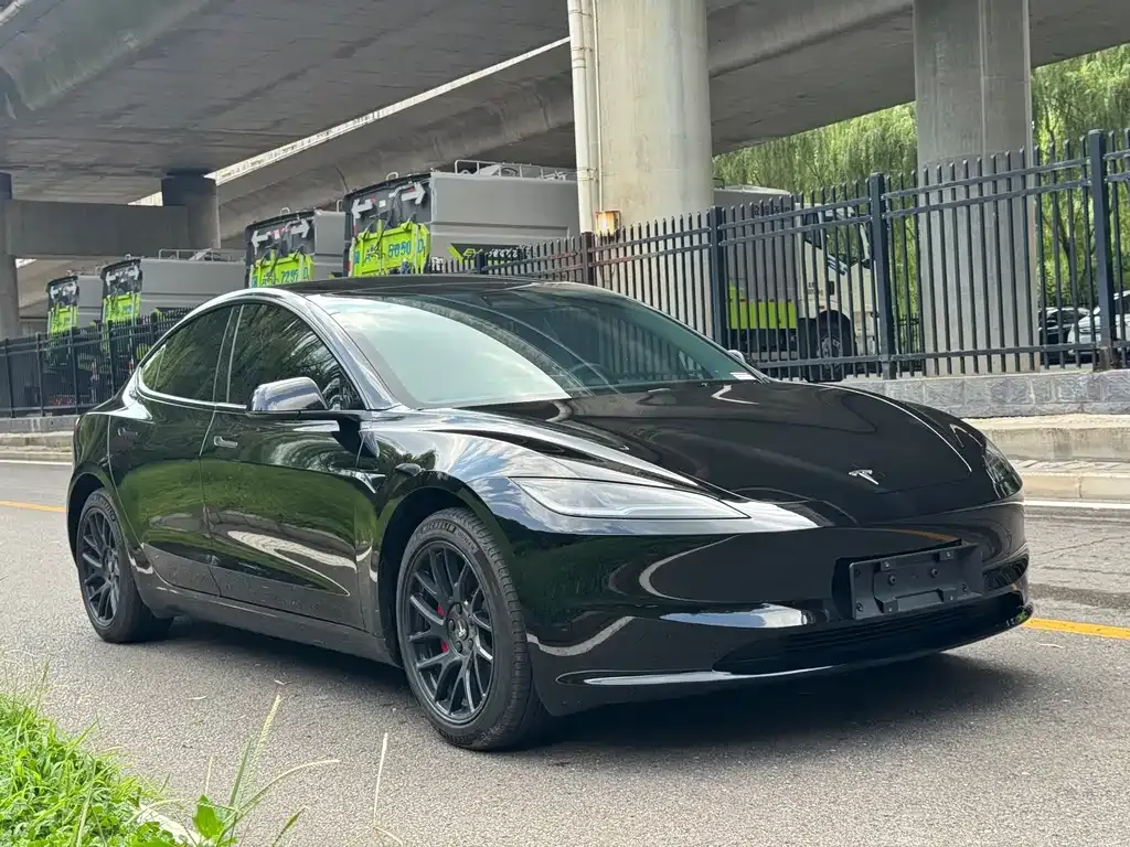 Tesla Model 3 — фото 7