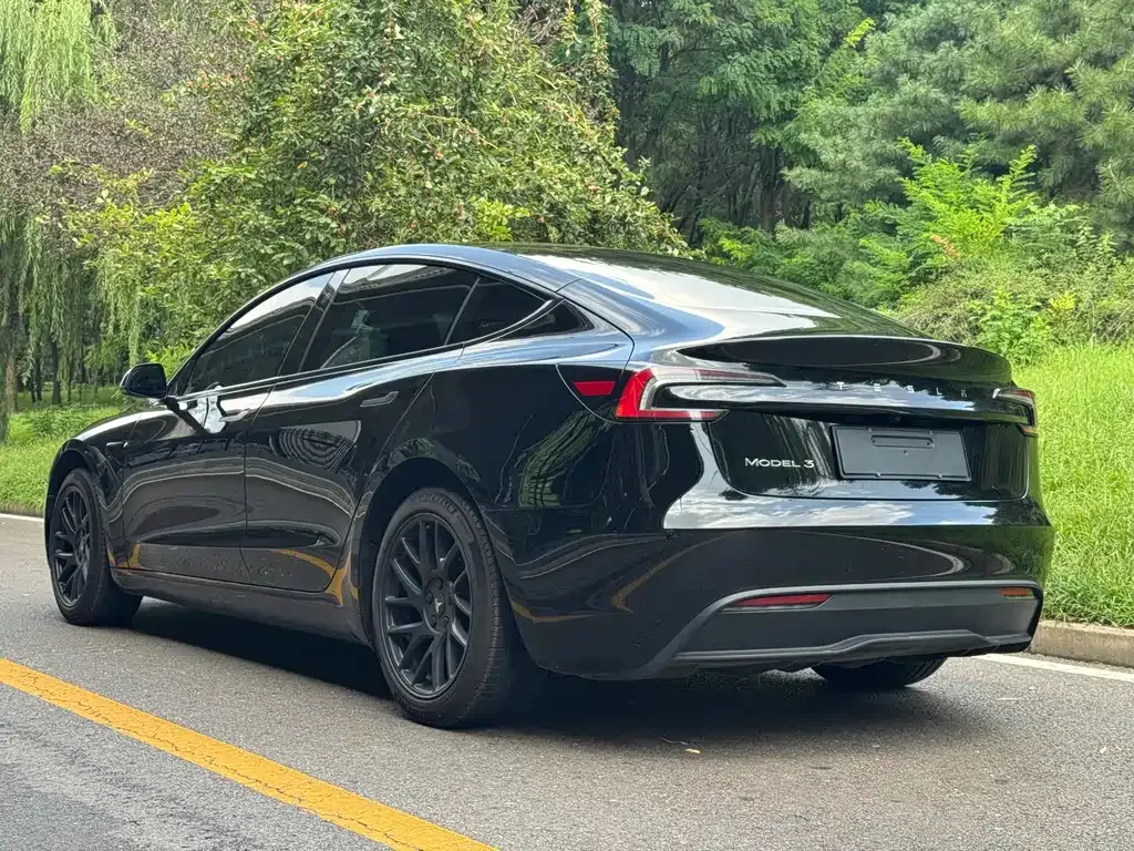 Tesla Model 3 — фото 10