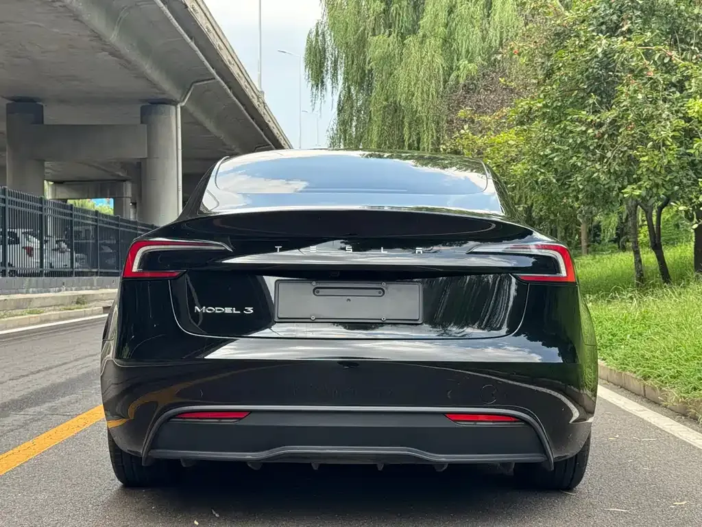 Tesla Model 3 — фото 3