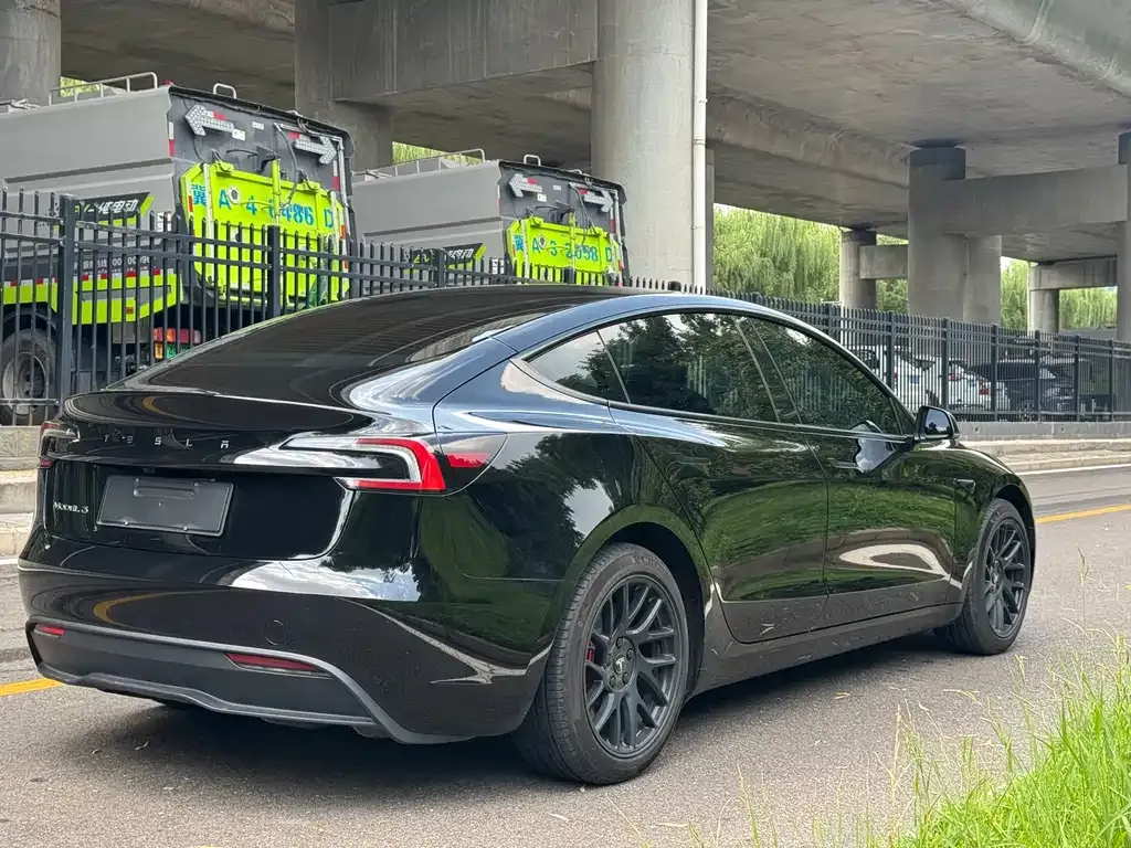 Tesla Model 3 — фото 4