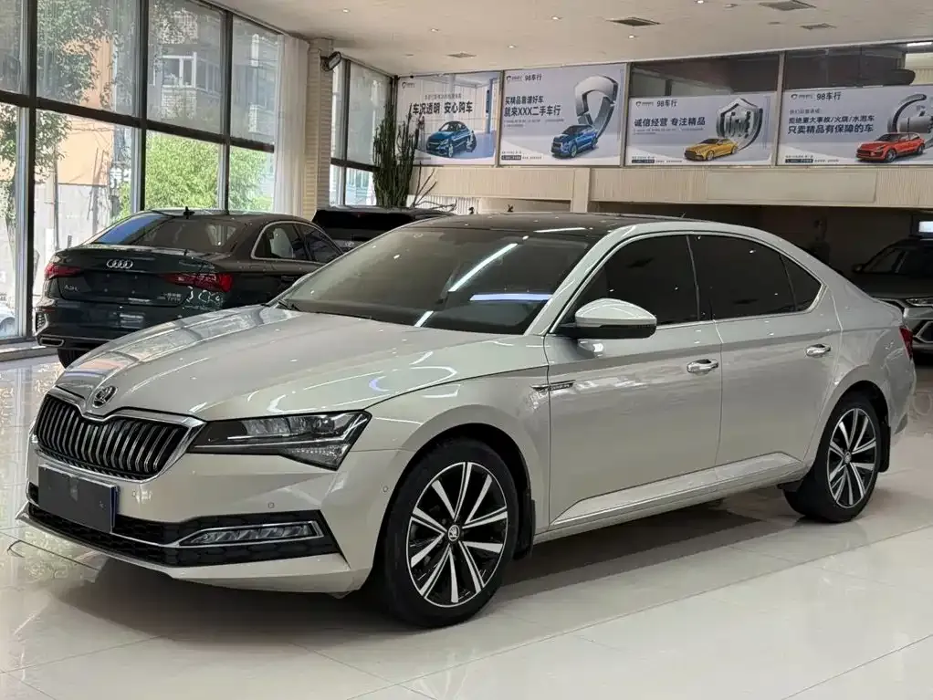 Skoda Superb — фото 1