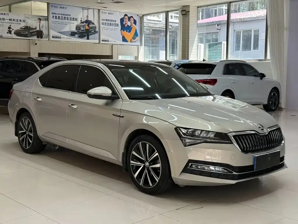 Skoda Superb — фото 8