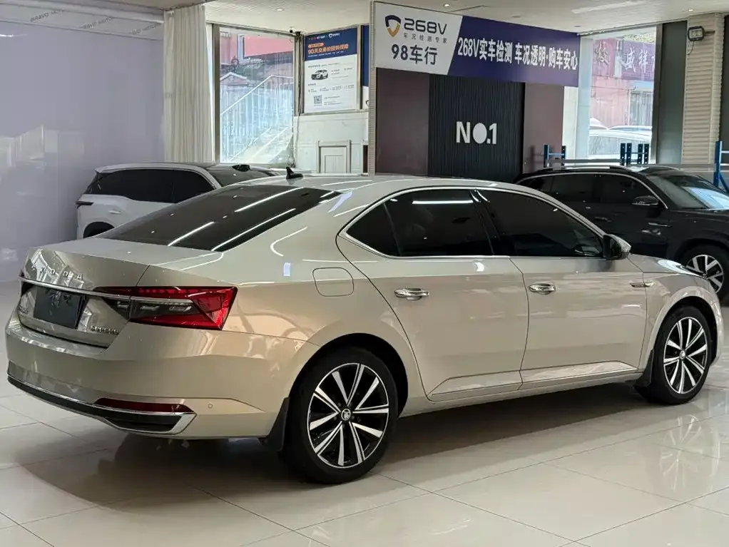 Skoda Superb — фото 7