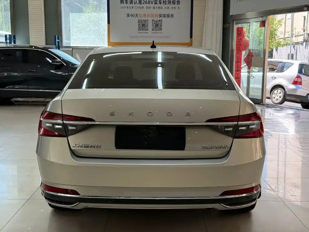 Skoda Superb — фото 4