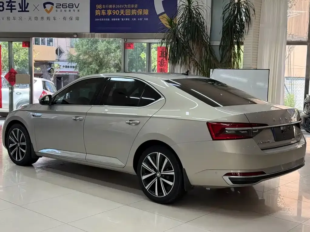 Skoda Superb — фото 9