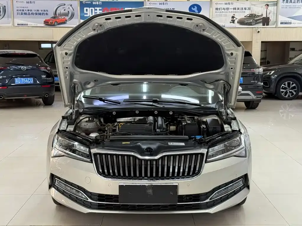Skoda Superb — фото 10