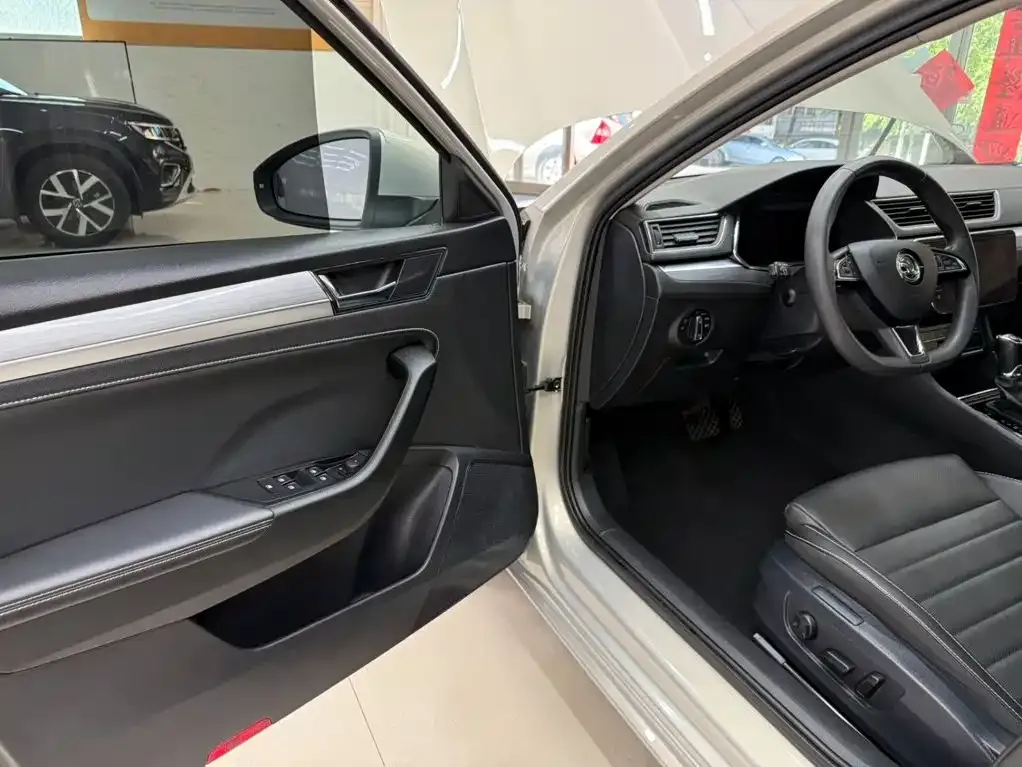 Skoda Superb — фото 3