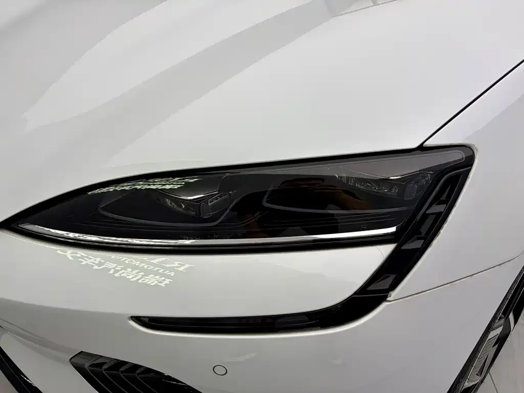 BYD Seal — фото 3