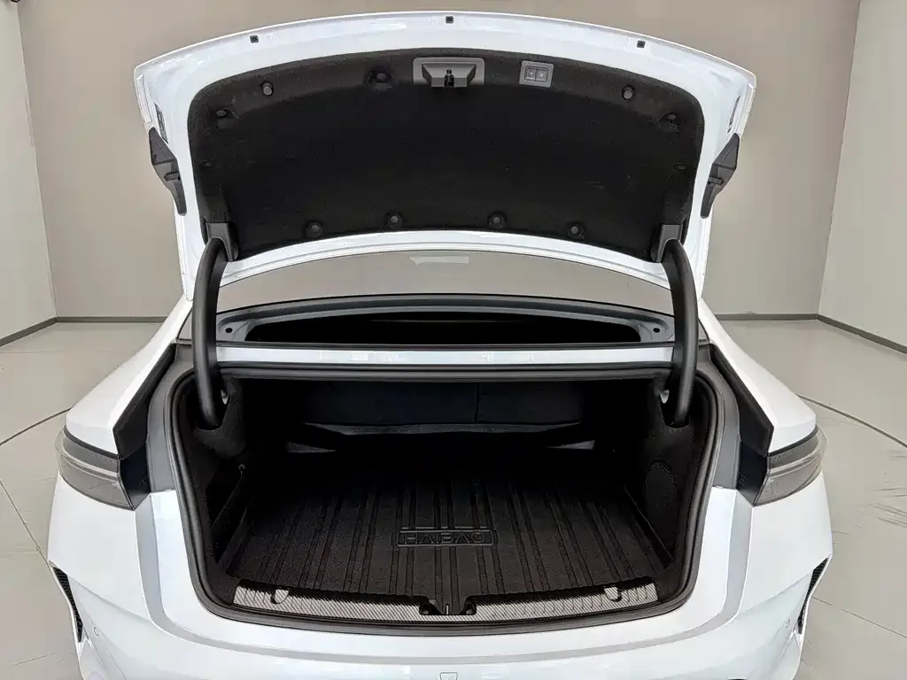 BYD Seal — фото 8