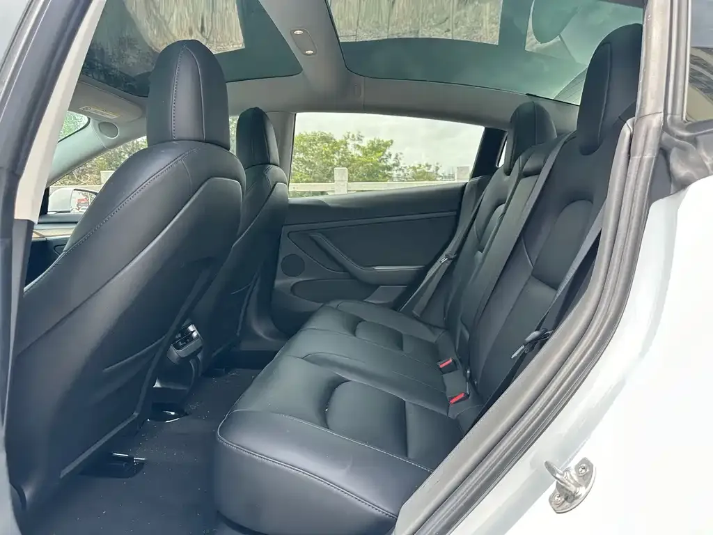 Tesla Model 3 — фото 3