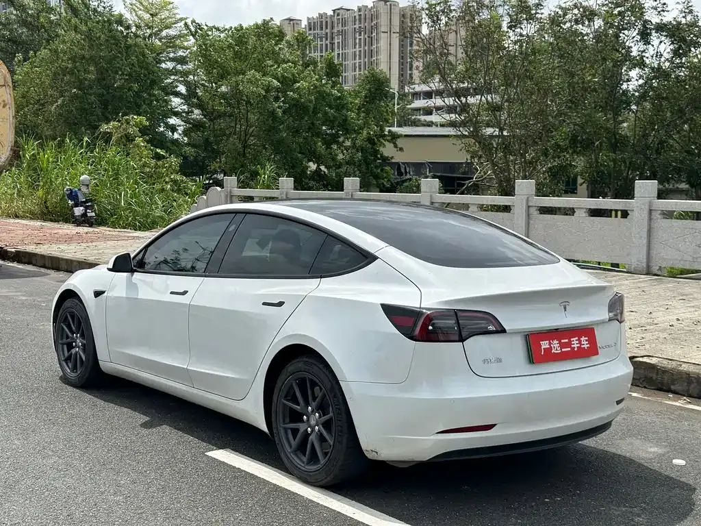 Tesla Model 3 — фото 9