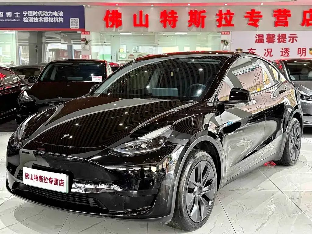 Tesla Model Y — фото 1