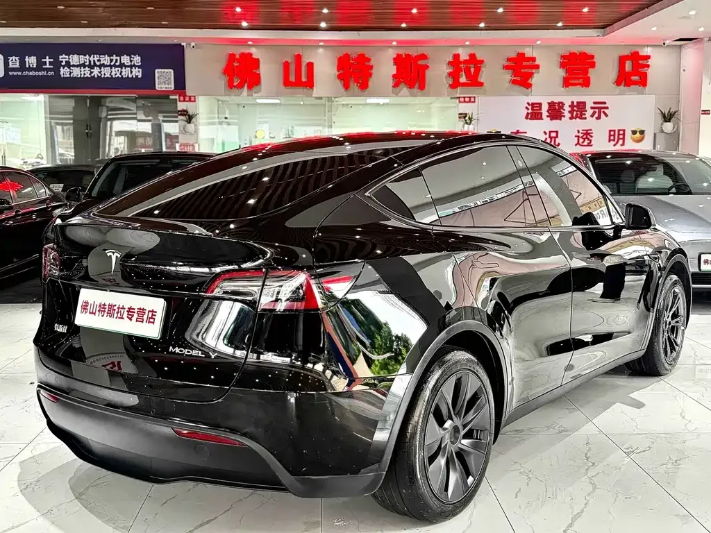 Tesla Model Y — фото 6
