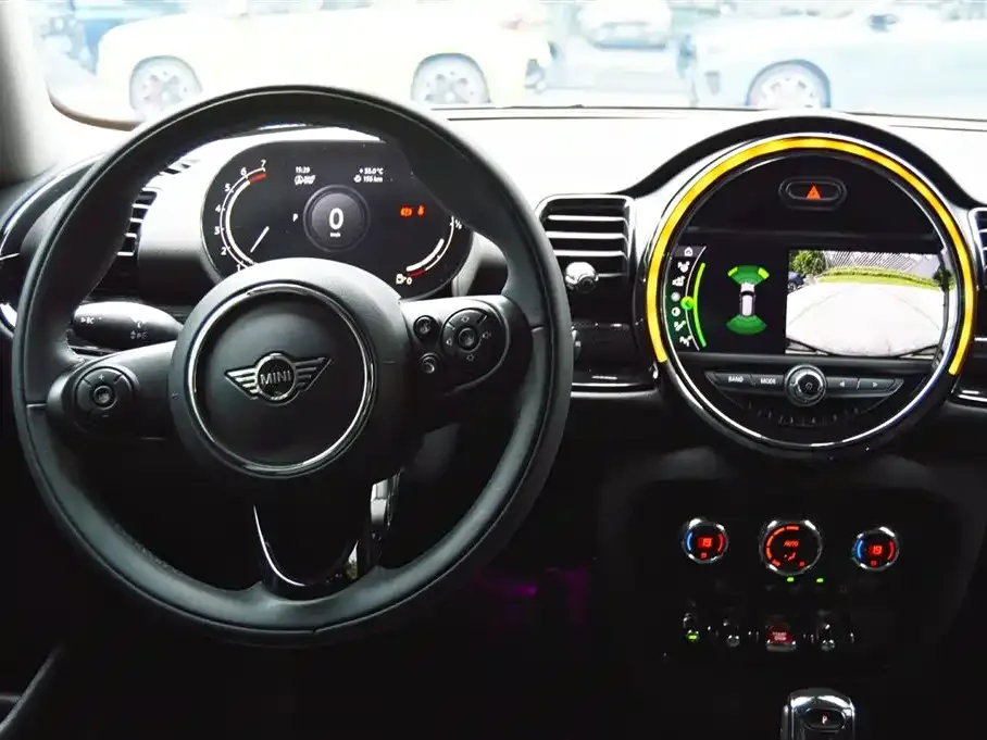 MINI Clubman — фото 5