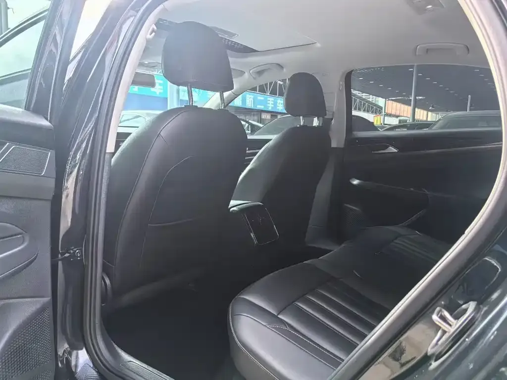 Volkswagen Passat — фото 8