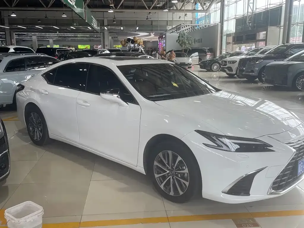 Lexus ES — фото 10