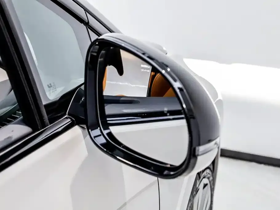 Li Auto i8 — фото 2