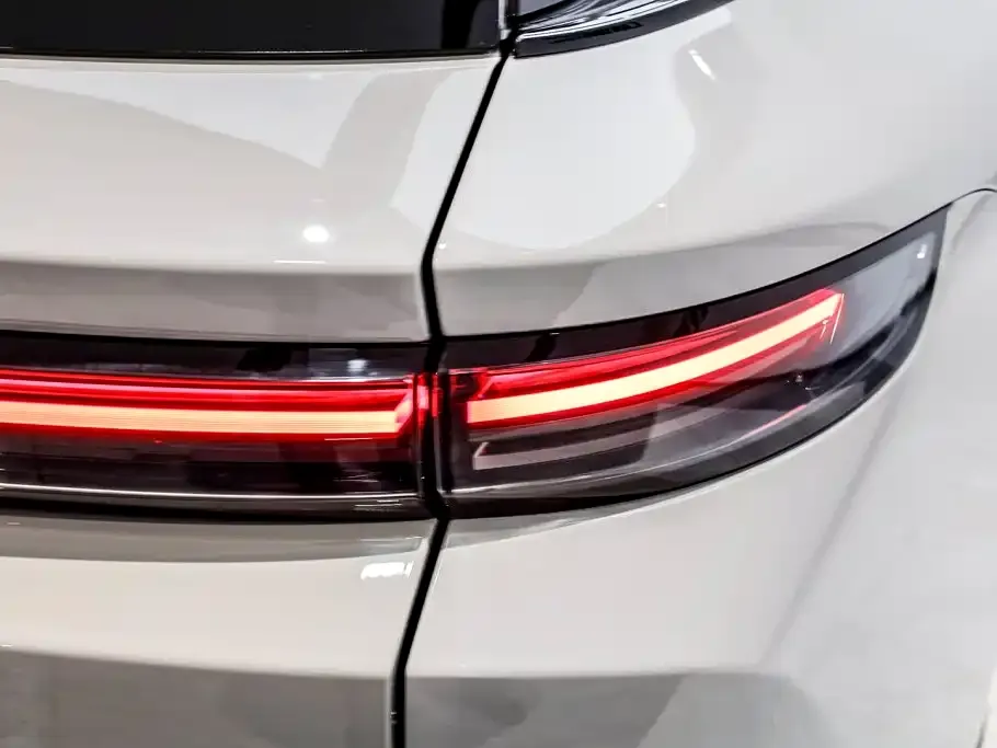 Li Auto i8 — фото 6