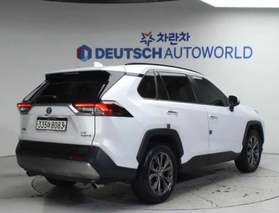 Toyota RAV4 — фото 9