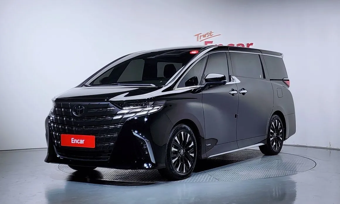 Toyota Alphard — фото 1