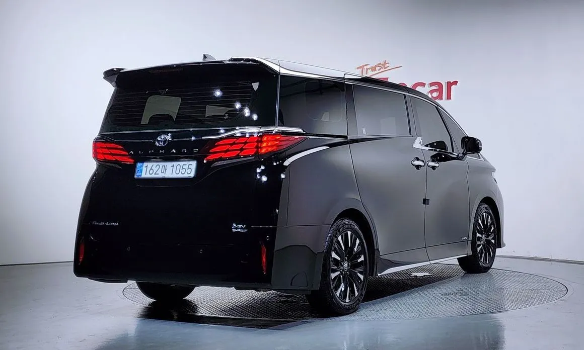Toyota Alphard — фото 9