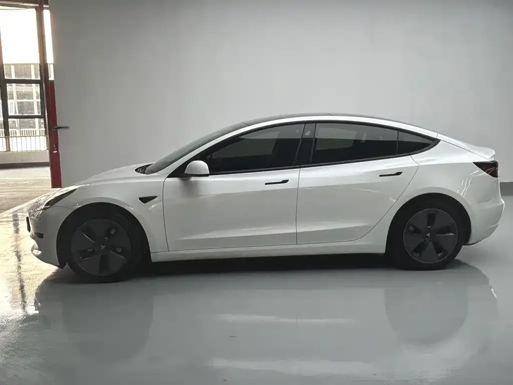 Tesla Model 3 — фото 2