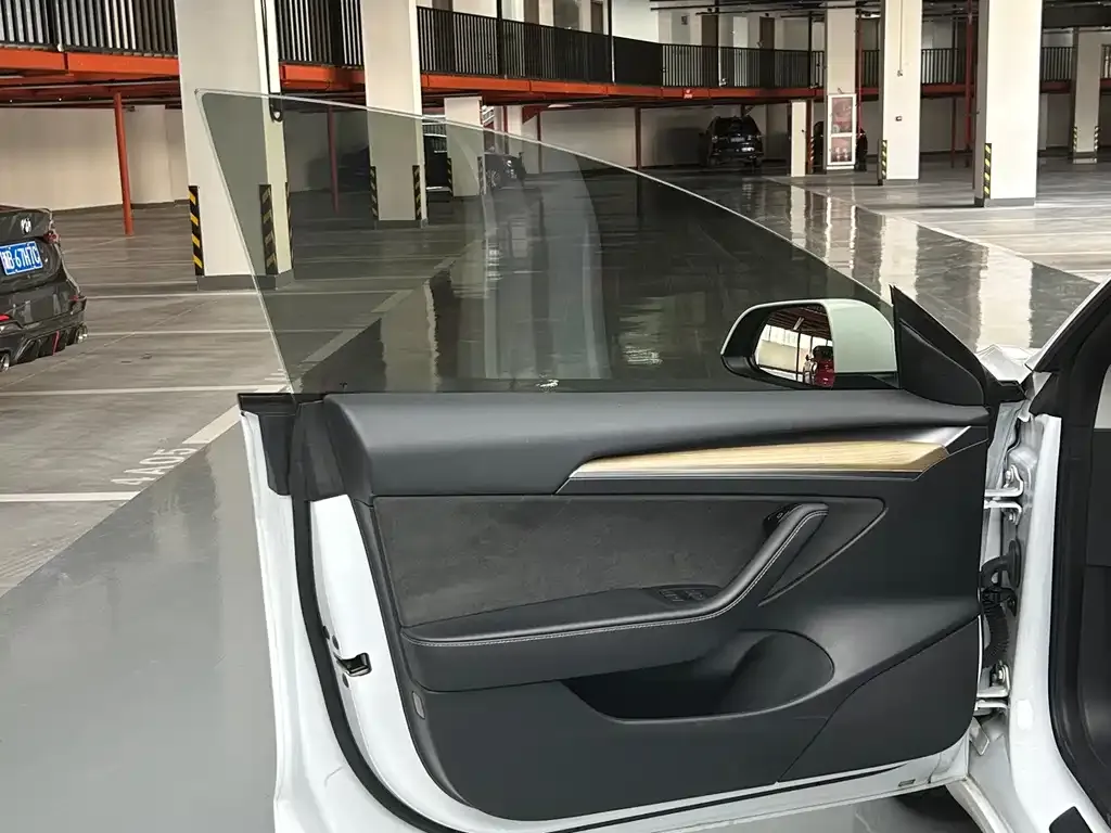 Tesla Model 3 — фото 10